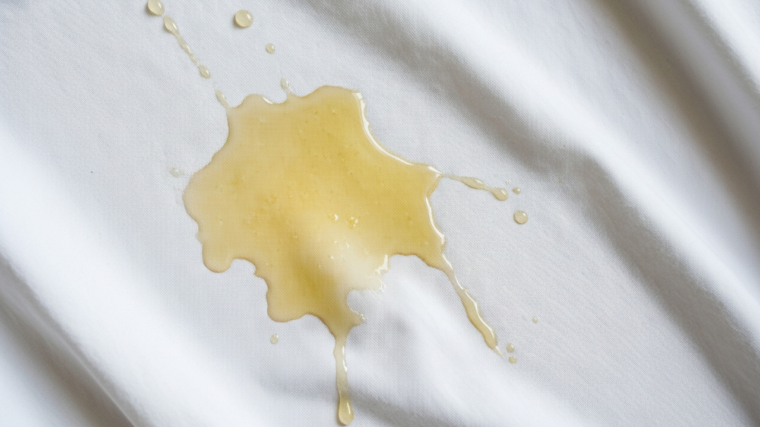 Plama wosku na koszuli