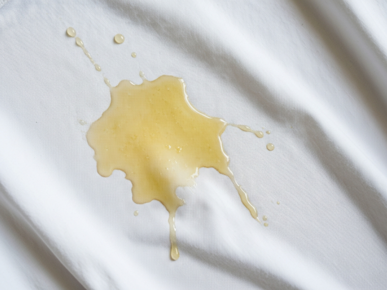 Plama wosku na koszuli