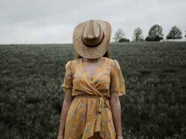 Photo mustard dress